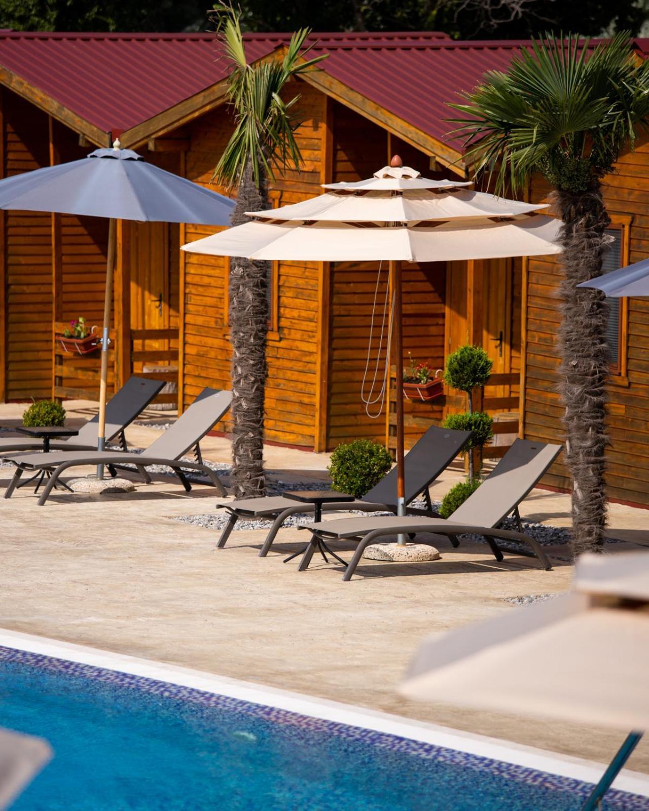 Отель Sunny Garden Улцинь Экстерьер фото